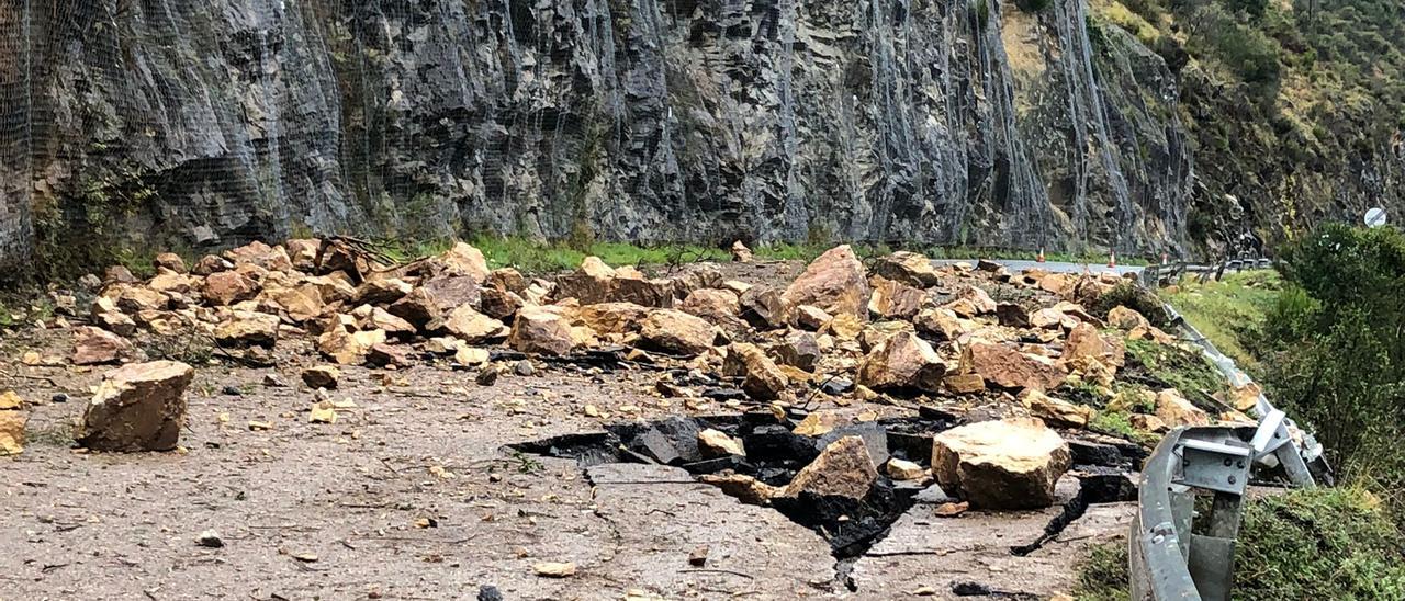 El argayo en Soto de la Barca (Tineo) que causó un fallecimiento.