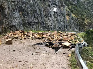 El "infortunio" del argayo mortal en Tineo: piedras de 2.000 kilos se desprendieron justo cuando pasaba el coche