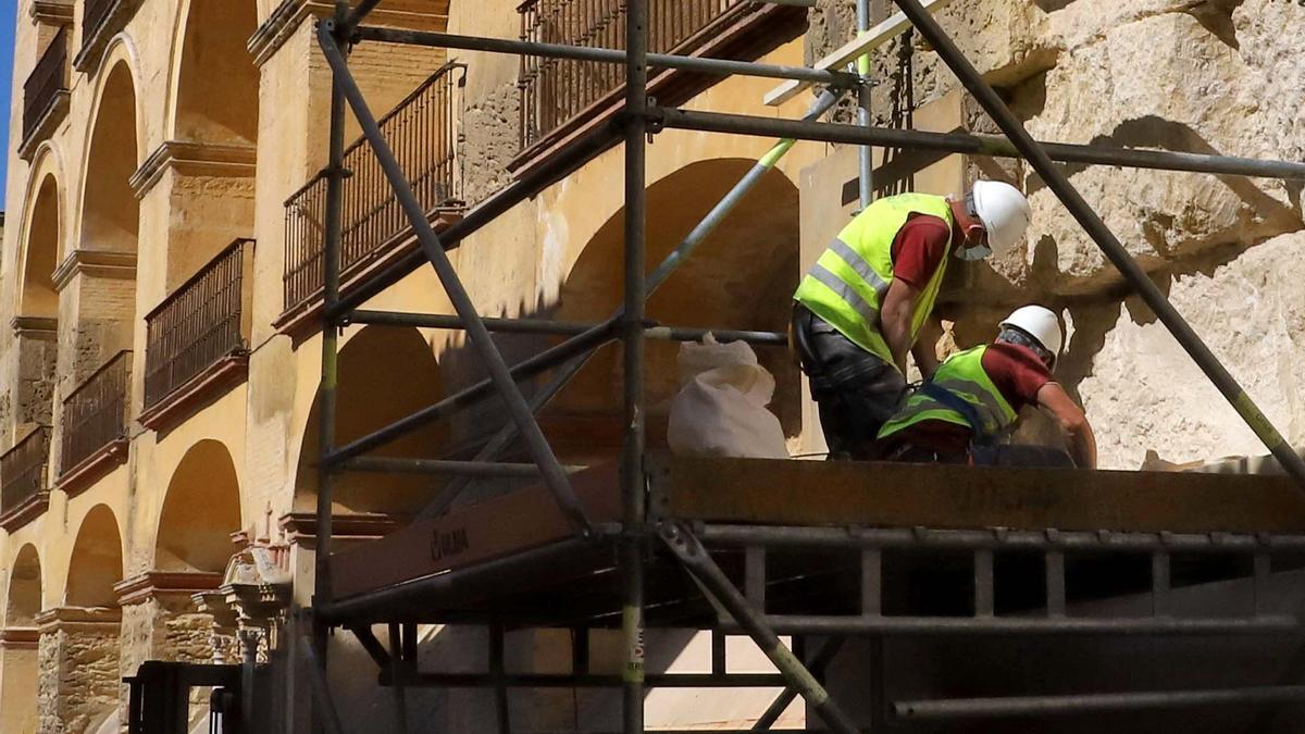 Trabajos previos a la restauración de la fachada sur de la Mezquita-Catedral