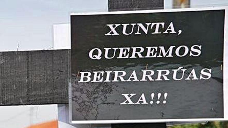 Cartel de protesta en A Xira.