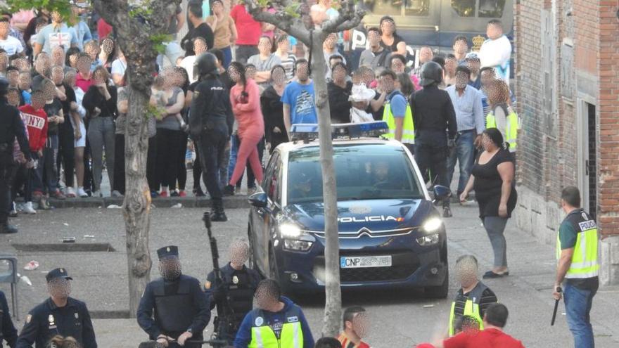 Policías en una calle de Valladolid.