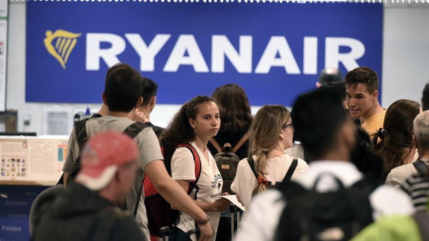 ¿Seguirán cobrando por el equipaje de mano Ryanair y Vueling? Todo lo que van a hacer tras la multa de 150 millones de euros