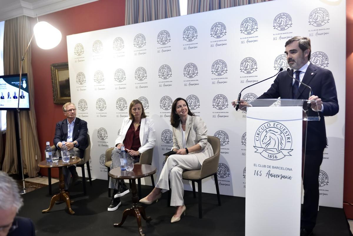 Luis Badrinas y Eva Rosell de BHH, Helena Torras y el presidente del Círculo Ecuestre, Antonio Delgado