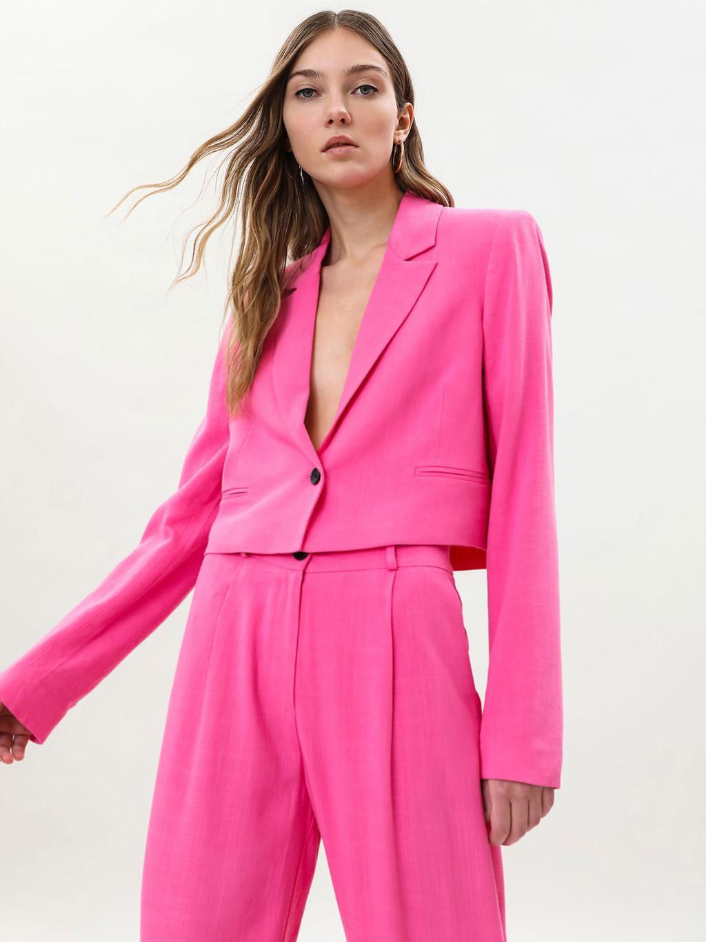 Traje fucsia de Lefties