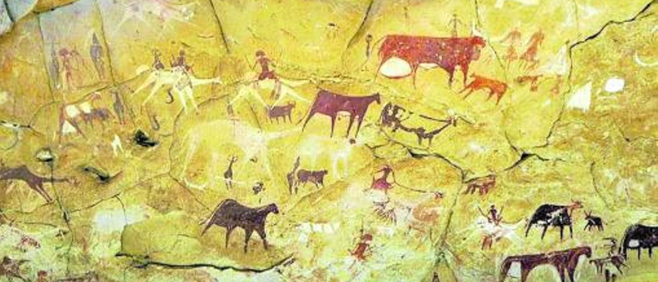 PALEOLÍTICO 

Estas escenas de la vida cotidiana pintadas en una cueva en el norte de Marruecos reflejan la diversidad de actividades de los primeros grupos humanos, una imagen alejada del mito del hombre cazador y agresivo como motor de la evolución.