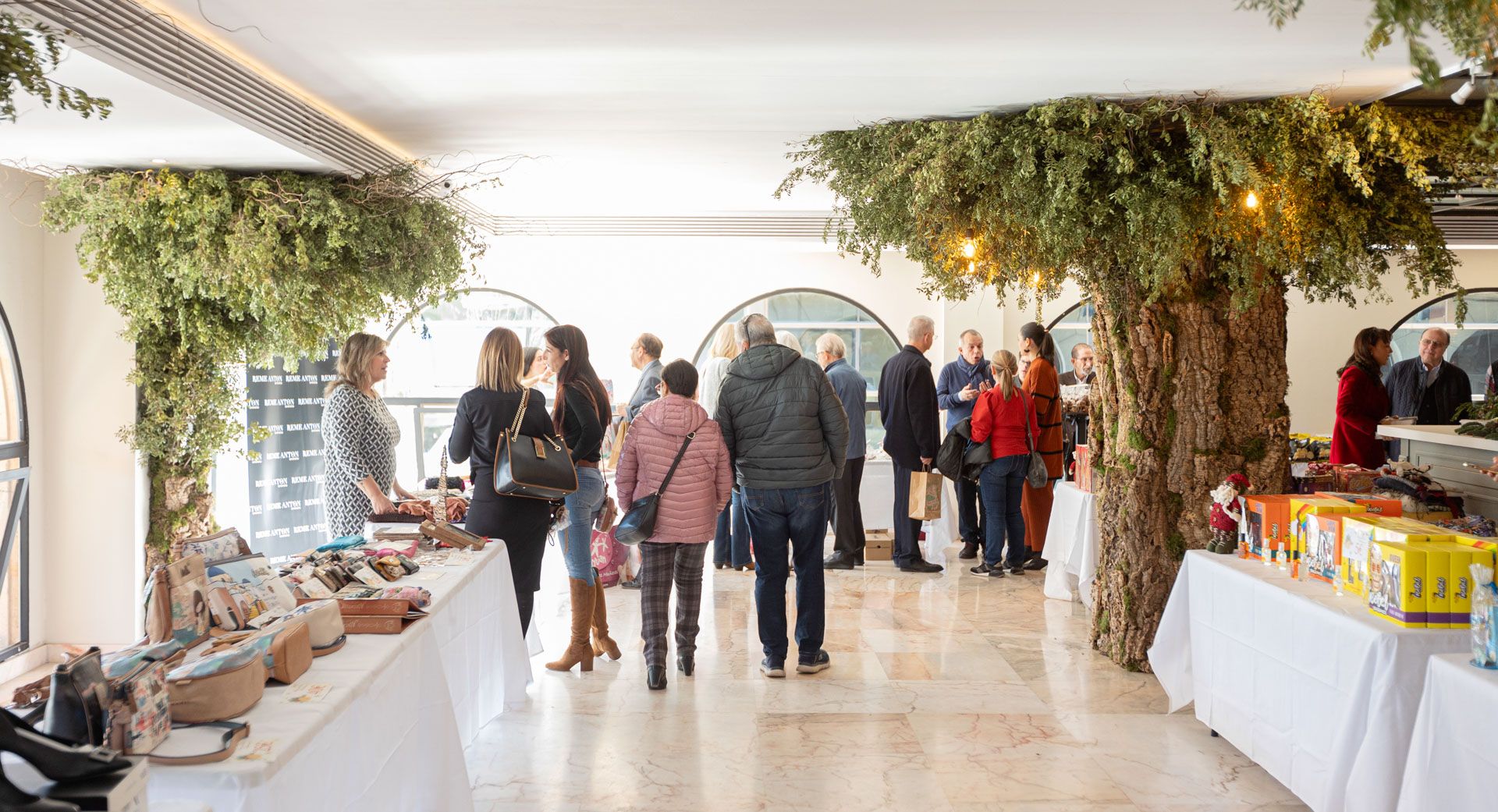 Mercadillo Solidario de Alinur en el Real Liceo Casino de Alicante