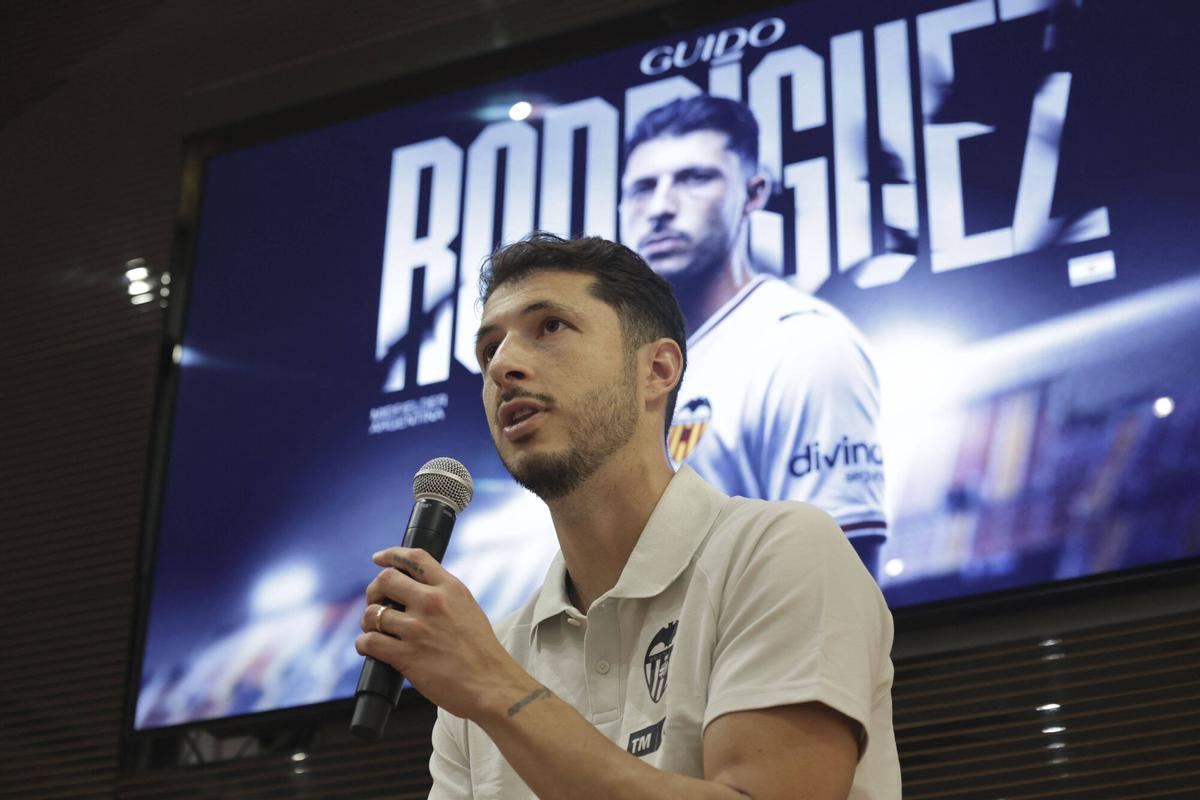 Valencia VLC SPD Presentación en el estadio Mestalla, del jugador del Valencia FC Guido Rodríguez
