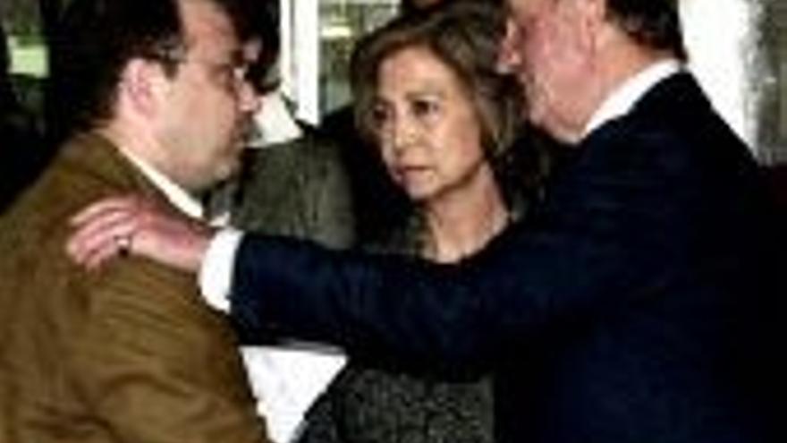El Rey visita a heridos ingresados en dos hospitales de Madrid