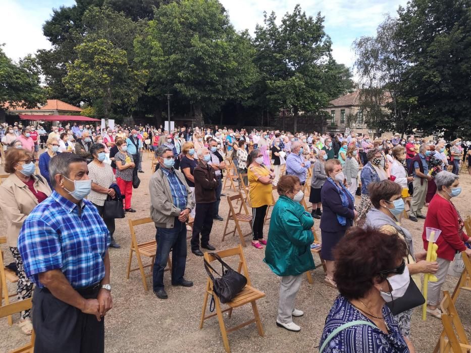 La romería de San Roque en Vigo se ha visto alterada por la normativa de seguridad derivada de la pandemia del coronavirus.