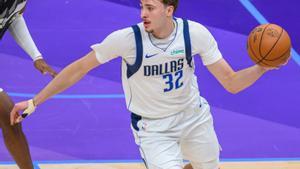 Flagg segueix l’estela de James i Kobe