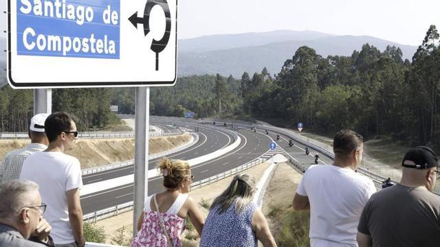 Posta en servizo do tramo da AG-59 que chega a Pontevea. | ANTONIO HERNÁNDEZ RÍOS