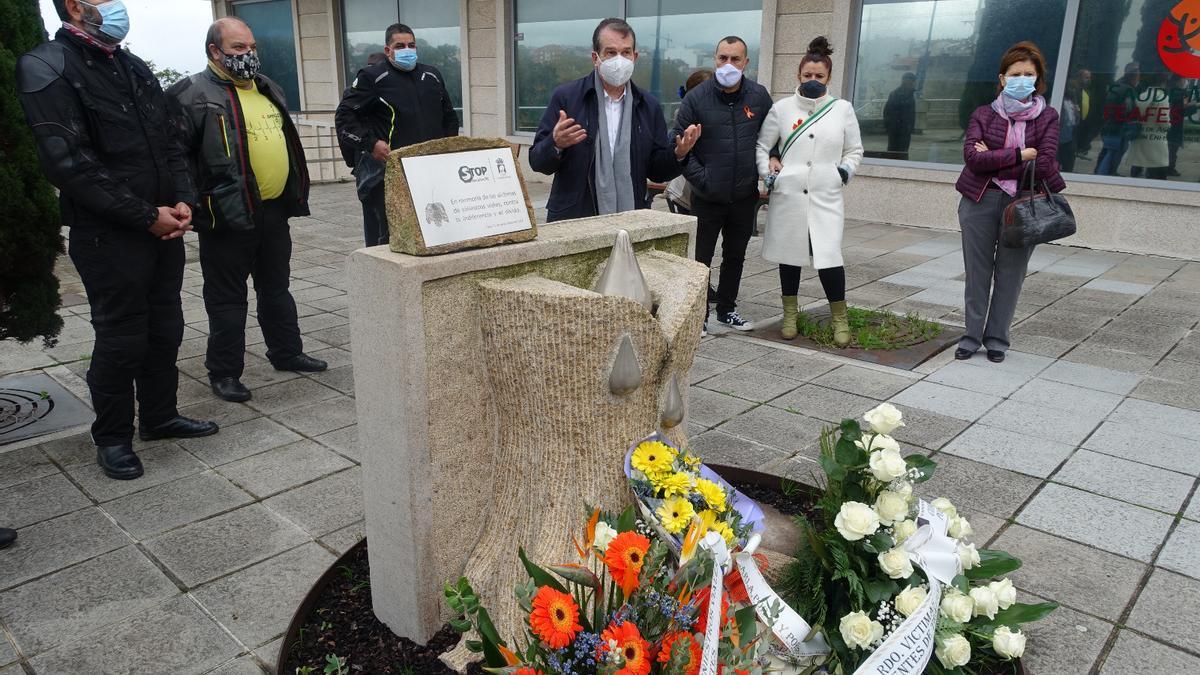 Abel Caballero preside el acto en memoria de las víctimas de tráfico en la calle Aragón