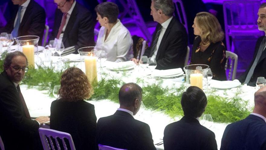 El rei Felipe VI i Quim Torra, entre d&#039;altres, durant el sopar d&#039;innauguració del Mobile World Congress (MWC)
