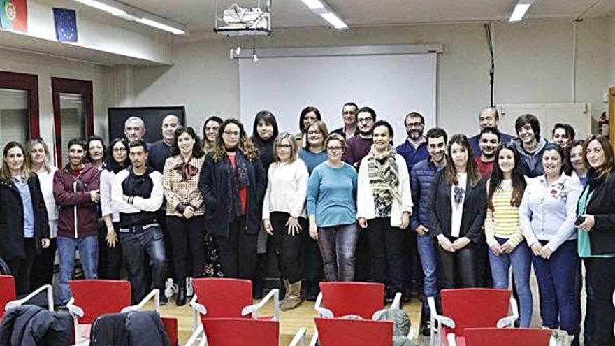 Los estudiantes, durante el acto celebrado ayer.