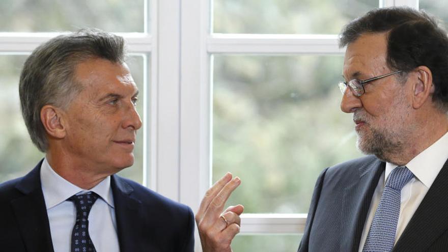 Macri y Rajoy se reúnen en La Moncloa.