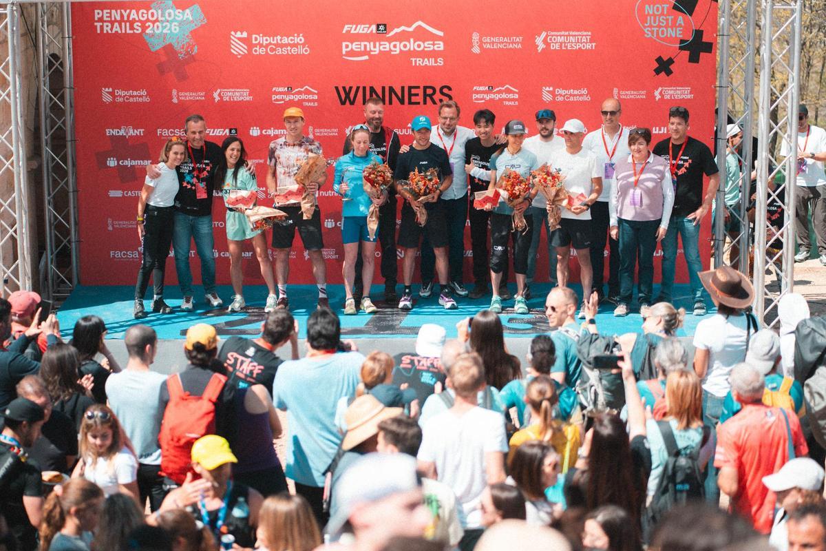 Foto de familia de los protagonistas de la FUGA Penyagolosa Trails 2026.
