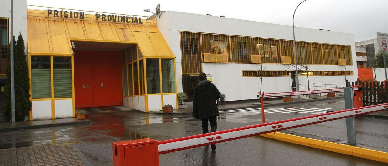 Acceso al centro penitenciario de Pereiro de Aguiar.