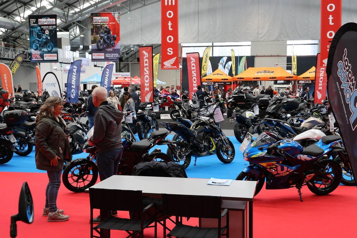 Un paseo entre coches y motos en Vigo Un paseo entre coches y motos en Vigo