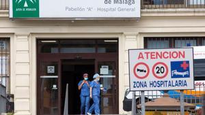 68 sanitarios del hospital de Málaga contagiados tras una reunión navideña