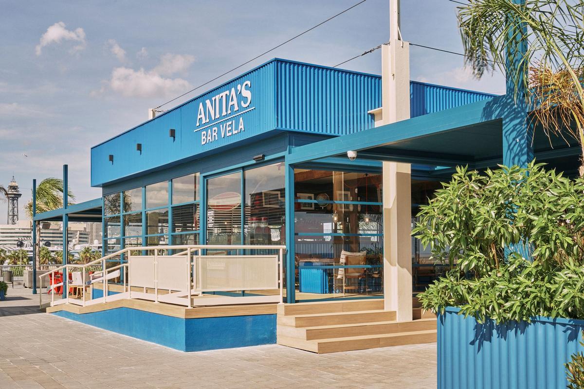 El Anita's està situado justo al lado del Hotel W en la Barceloneta