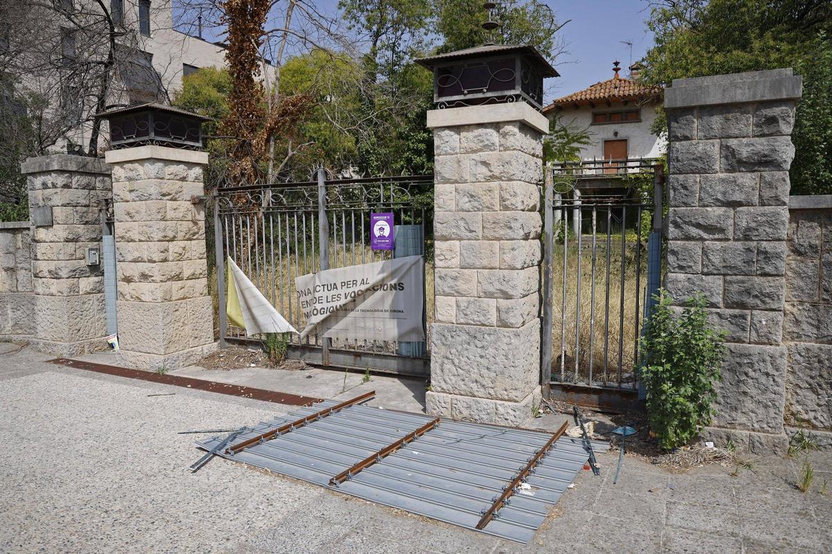L'entrada al pati del Xalet Soler.