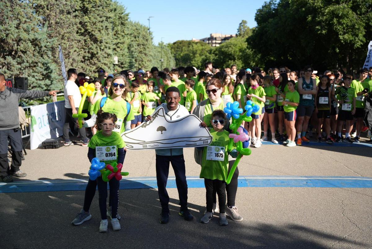 Familias de ATADES en la XII Carrera solidaria.