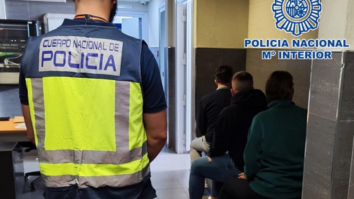Detenidos en Madrid por estafar a una vecina de Estepona con el 'tocomocho'.