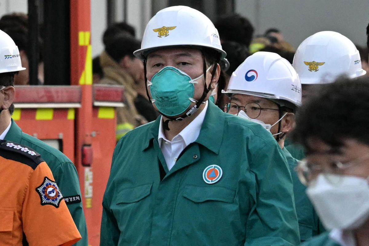 El presidente del Corea de Sur Yoon Suk Yeol visita el lugar del incendio