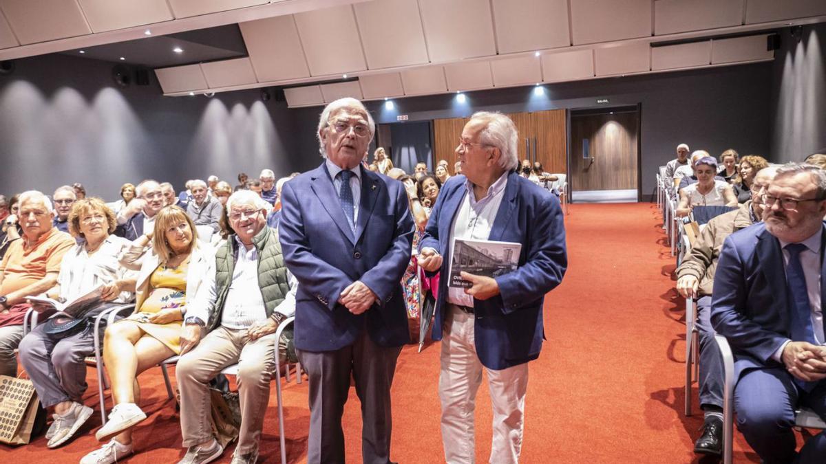 Evaristo Arce y Santiago García, ayer, en el Club. | Valentina Ciuca