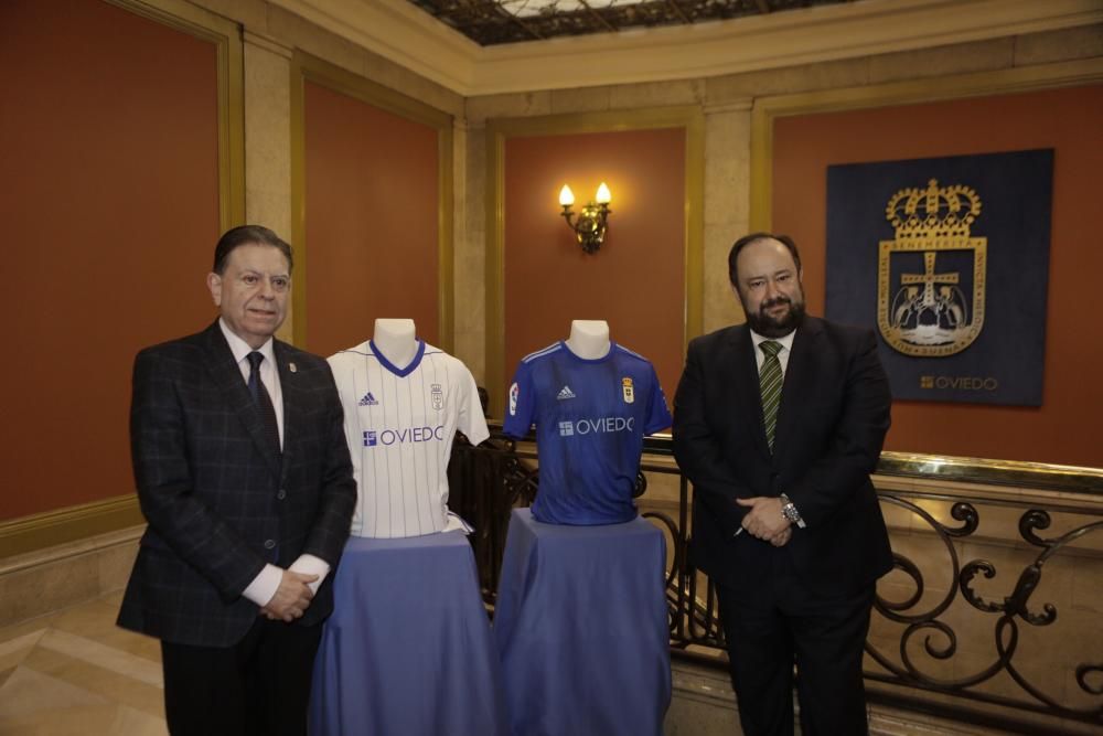 Presentación de la nueva camiseta del Real Oviedo