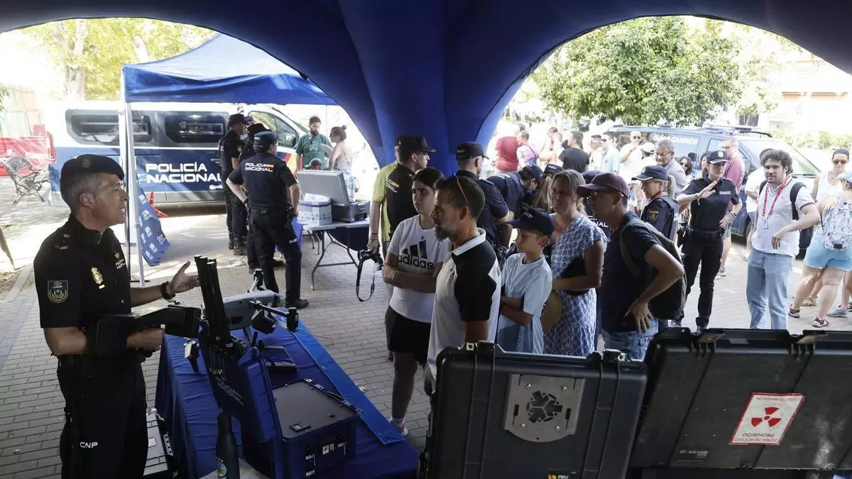 Patrullas, perros y drones: el despliegue de la Policía Nacional para La Vuelta en Córdoba