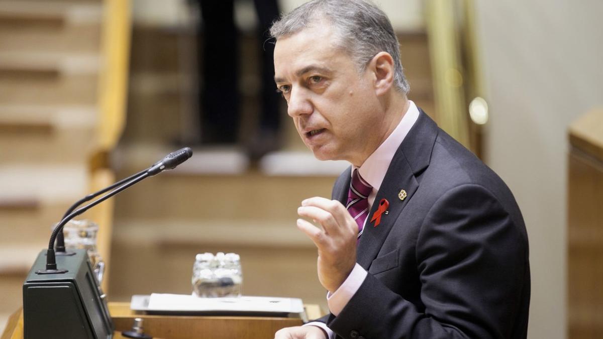 El lendakari, Iñigo Urkullu, en un pleno del Parlamento vasco.