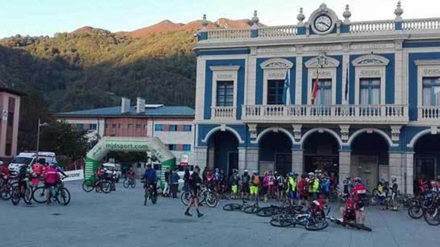 Pedaladas de solidaridad en Laviana