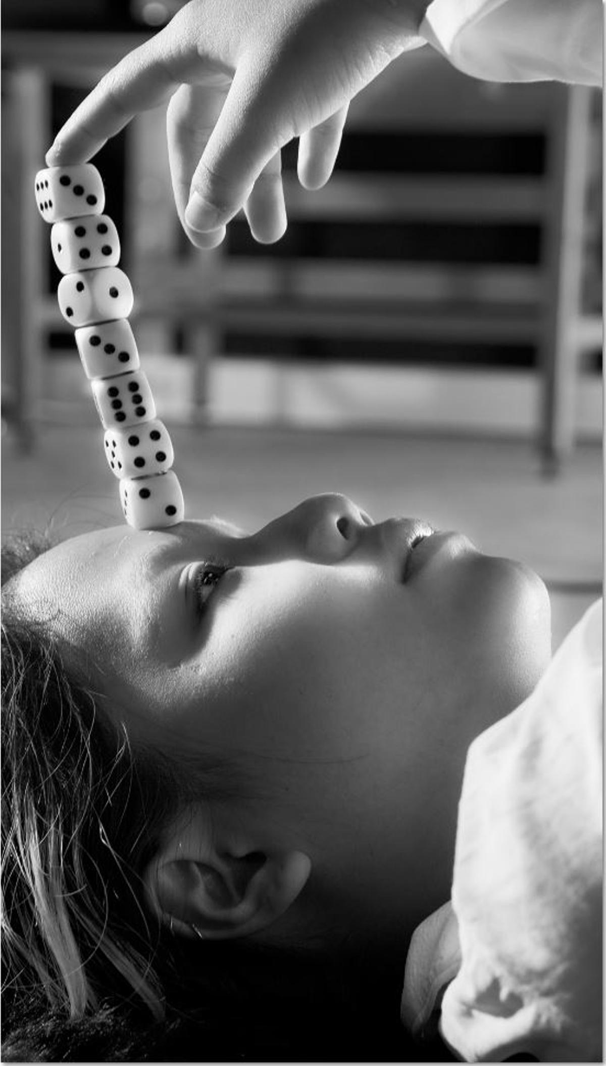 'Girl with dices', de Jinyong Lian.