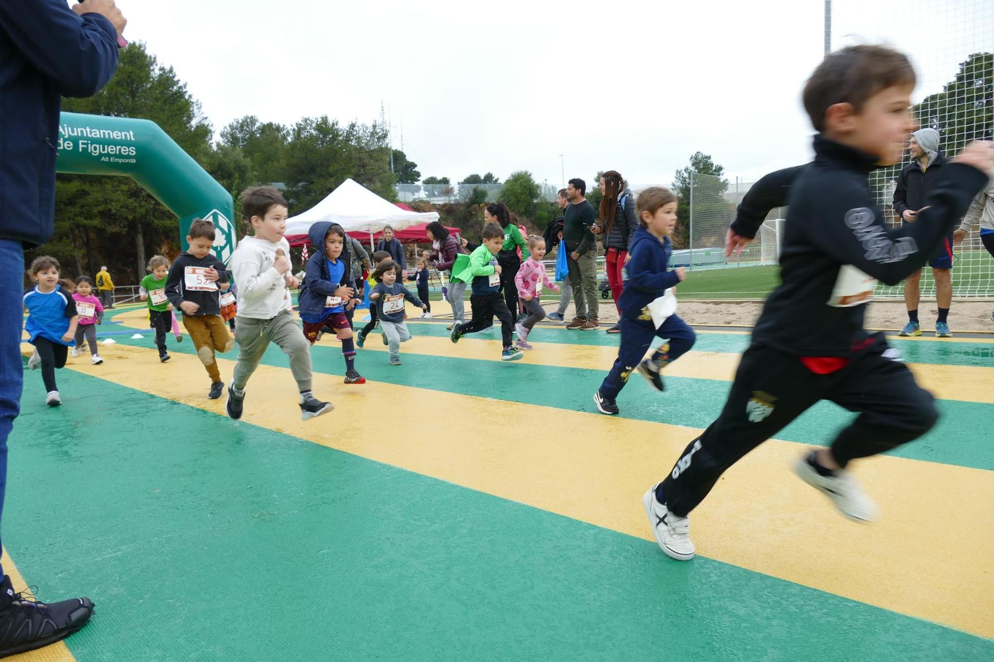 Unes 400 persones participen a la XVII Run Castell de Figueres