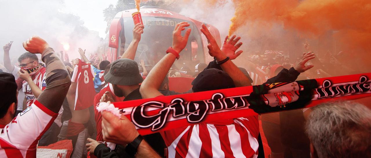 Disturbios entre seguidores del Sporting y la Policía.