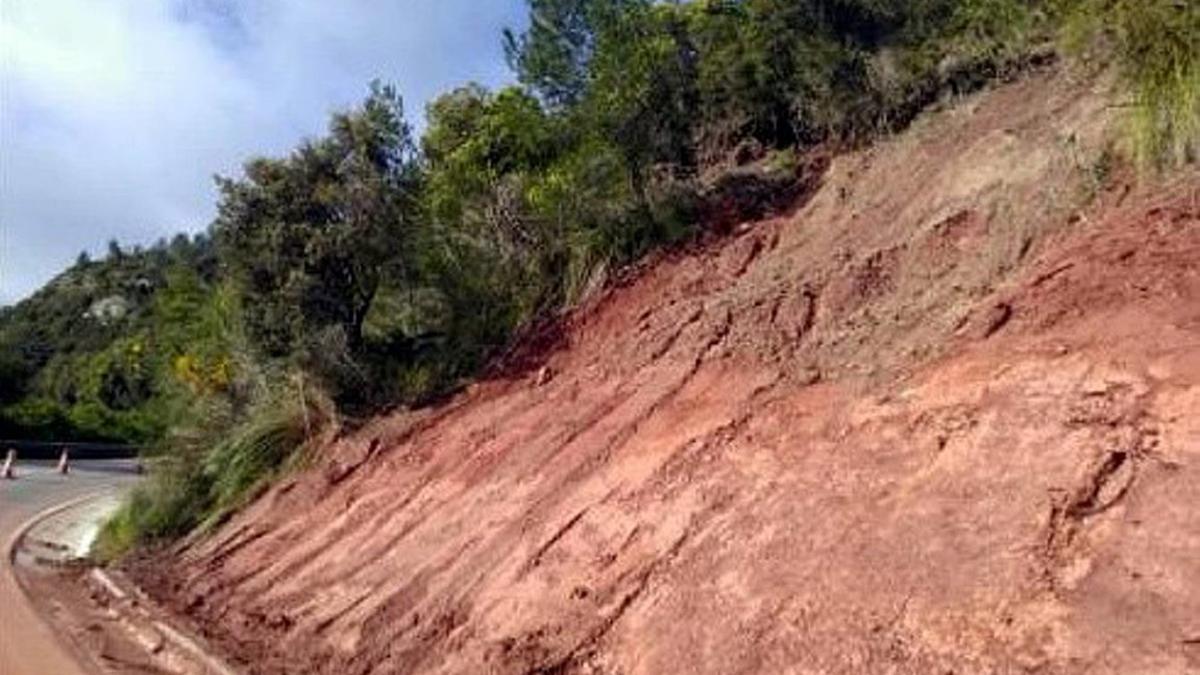 Tramo de la carretera BV-2041 entre Gavà y Begues afectado por las lluvias de abril