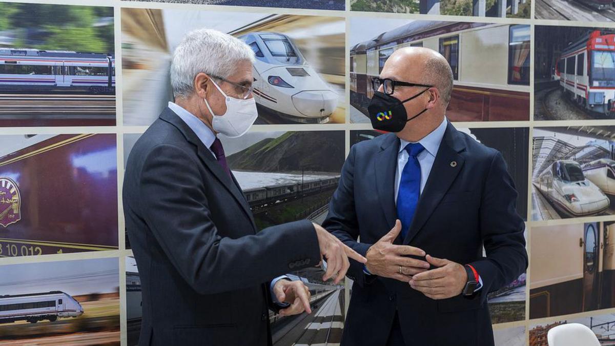 El presidente de Renfe y Baltar, tras la firma del convenio ayer en Fitur |   // FDV