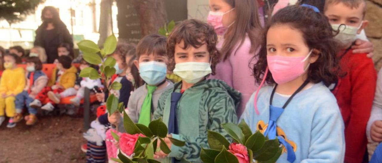 Flores para Rosalía de Castro no Colexio Torre-Illa.