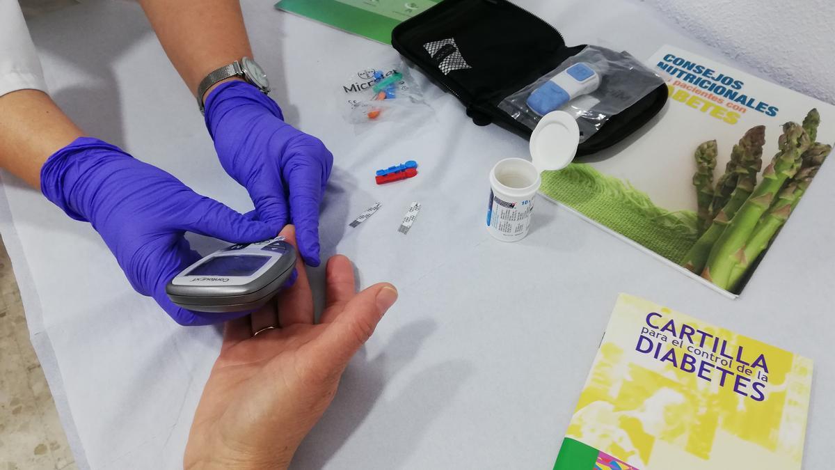 Prueba de control de la diabetes en un centro de salud de Huelva