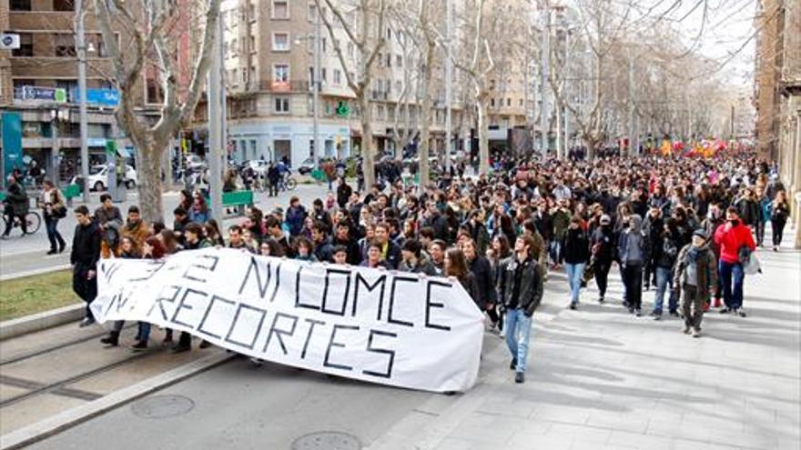 Padres y alumnos cargan contra  el «boicot» a la huelga en centros