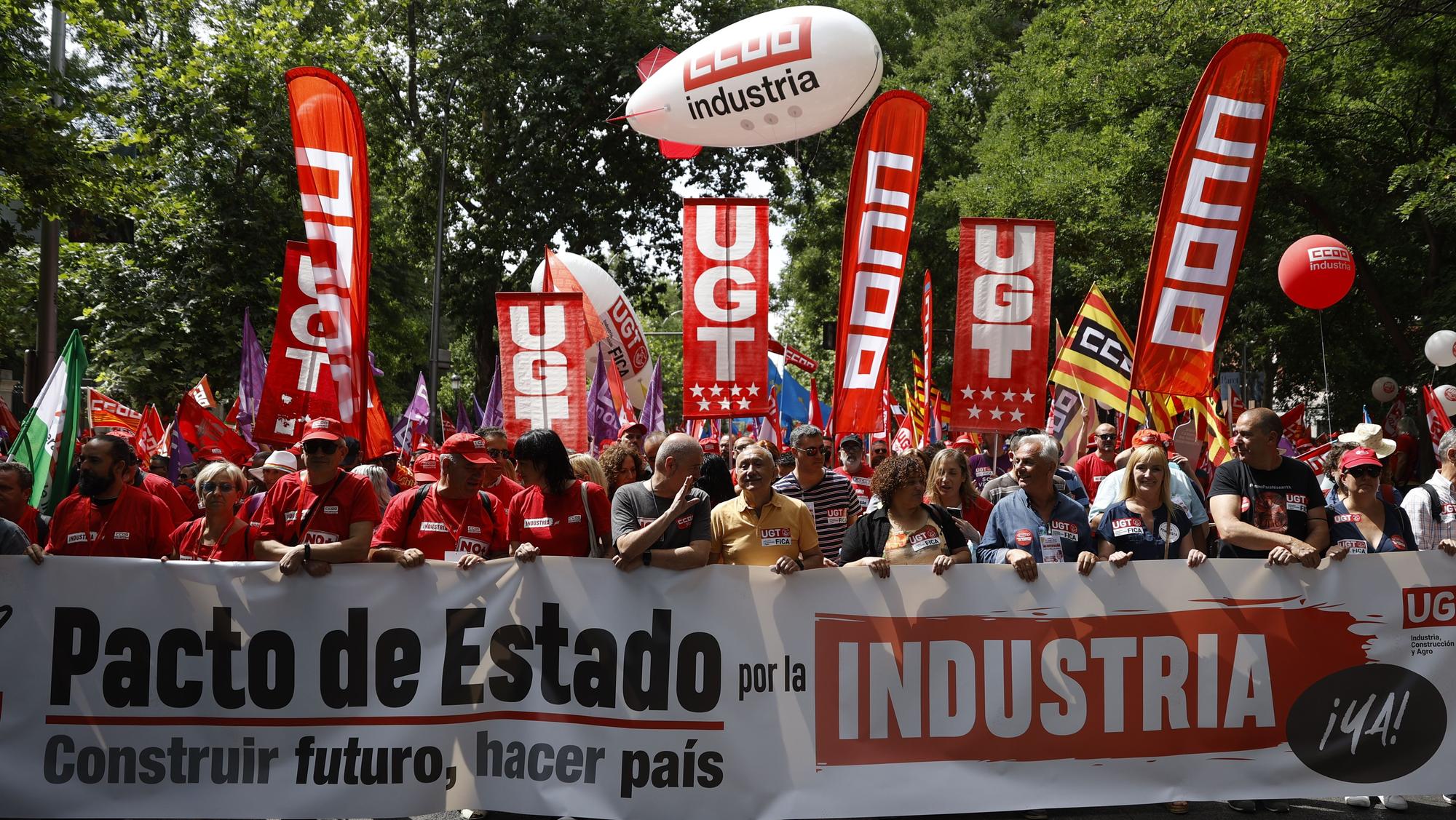 Manifestación por la industria de CCOO y UGT