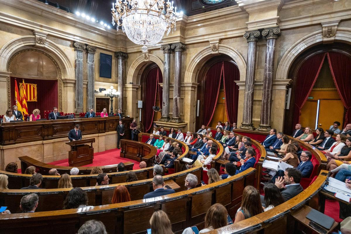 Pleno en el Parlament para la investidura de Salvador Illa