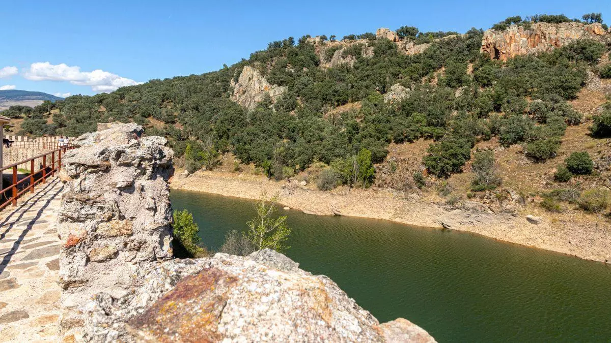 El histórico pueblo a menos de una hora de Madrid que cuenta con cinco yacimientos arqueológicos: solo se puede visitar en este momento del año