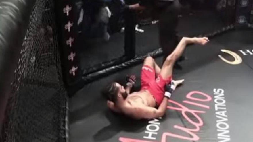 Escalofriante: Se rompe la pierna dando una patada a un rival en la MMA