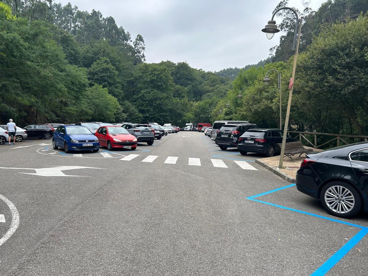 EN IMÁGENES: Valoraciones en Tazones del nuevo aparcamiento de pago y las cámaras para regular el acceso al casco histórico