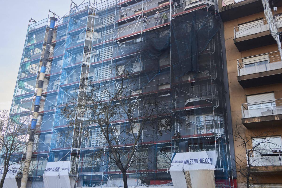 20260112 Crema material d´una obra amb una bastida al carrer Sta Eugenia