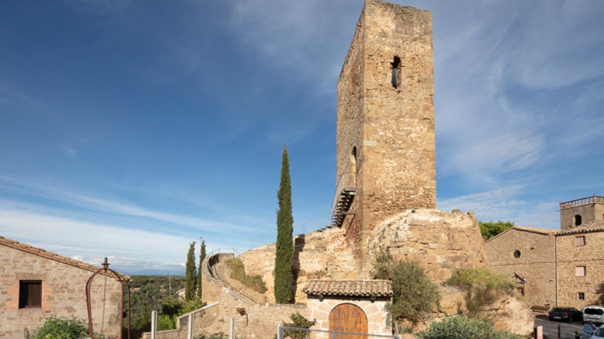 Imatge de la torra d&#039;Ardèvol, ara en procés de restauració