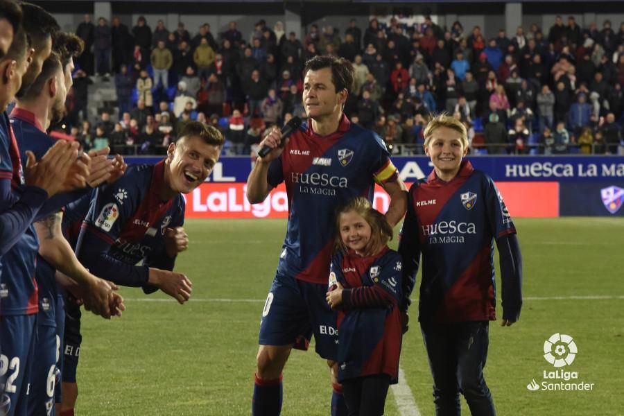 El Huesca deja Primera con un triunfo