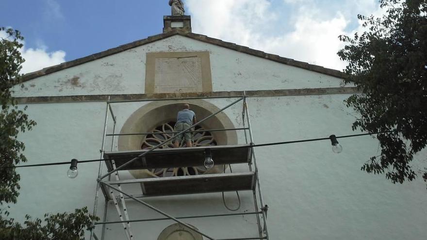 Restauran la &#039;rosassa&#039; de la iglesia de Galilea